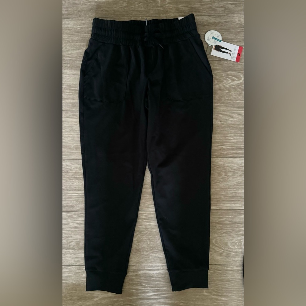 Mondetta Ladies' Everyday Elastic Waist Jogger
Side Pockets super comfortable